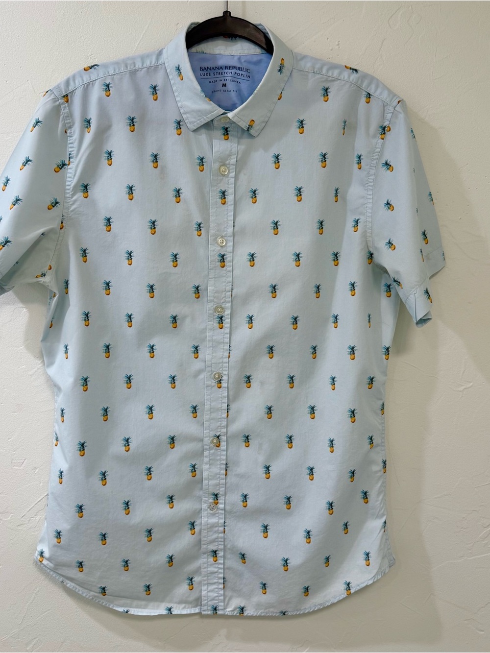 Pineapples! Banana Republic Men’s Size M Light Blue 100% Cotton Short Sleeve